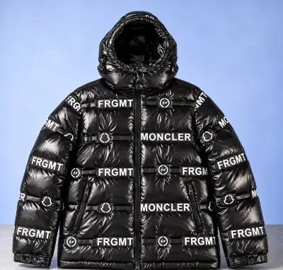 Moncler Cierna Bunda Velkost 2