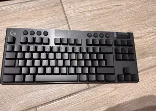Logitech G915 TKL Lightspeed Wireless )
