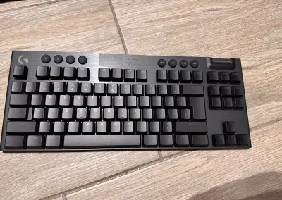 Logitech G915 TKL Lightspeed Wireless )