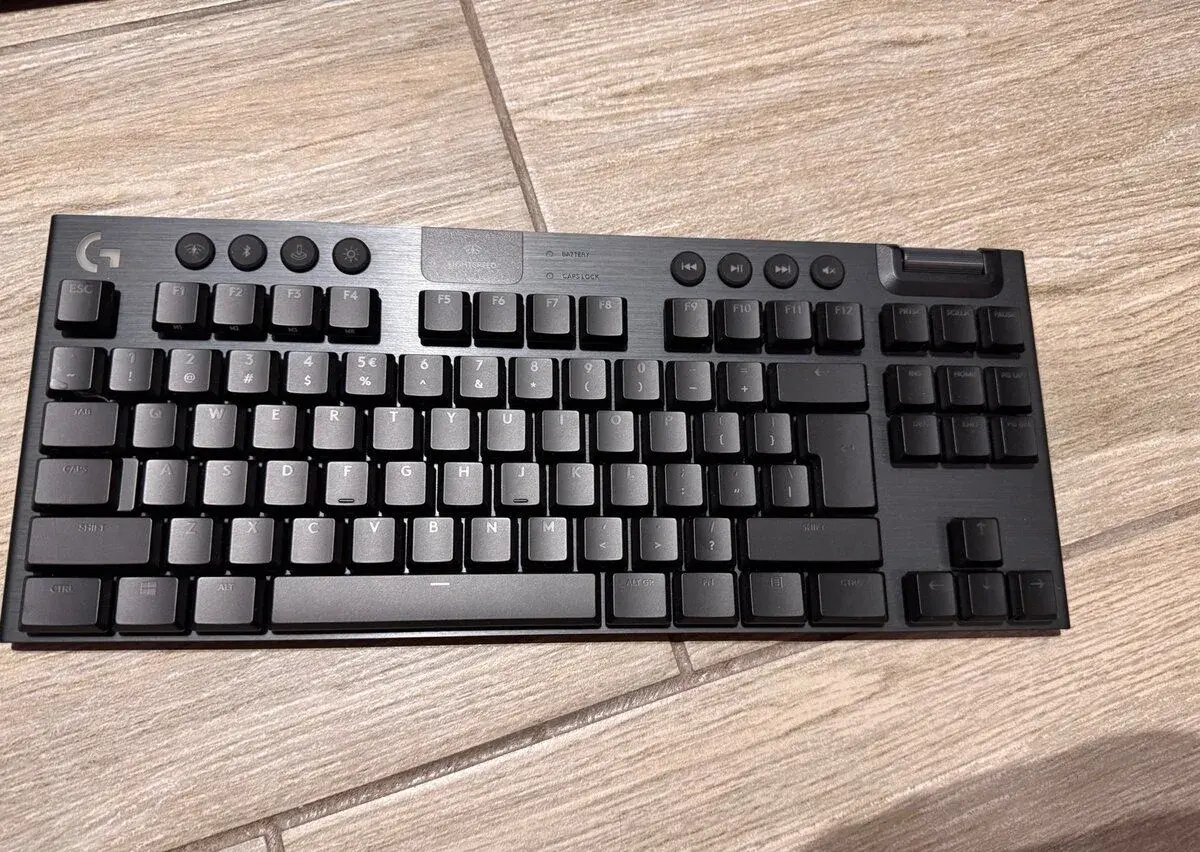 Logitech G915 TKL Lightspeed Wireless )
