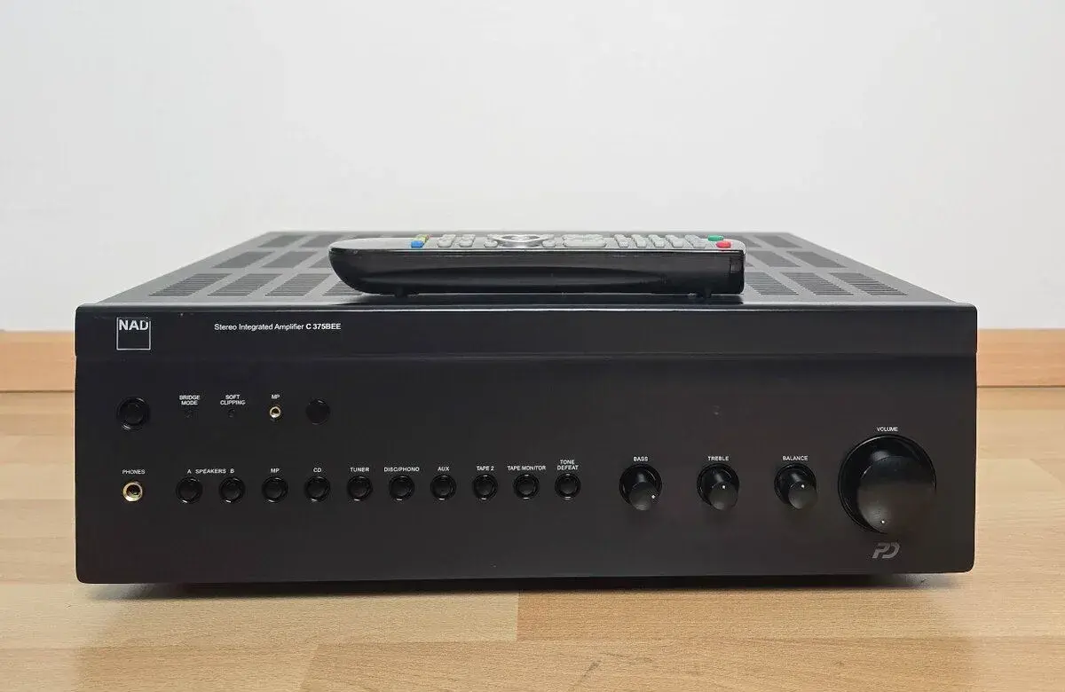 NAD C375BEE /Optica/USB-B/DAC/150 watts pri 8 Ω