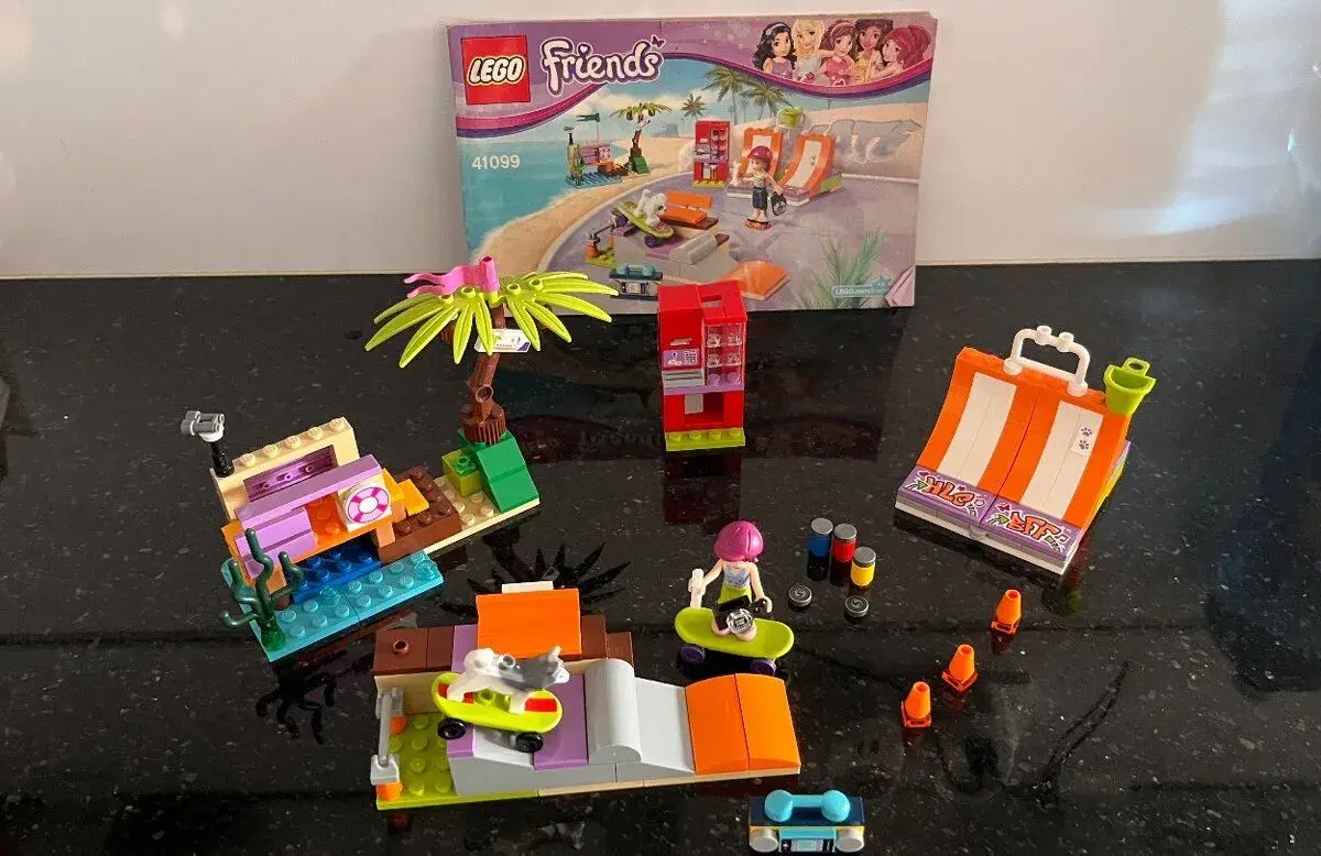 LEGO Friends 41099 Skatepark v mestečku Heartlake