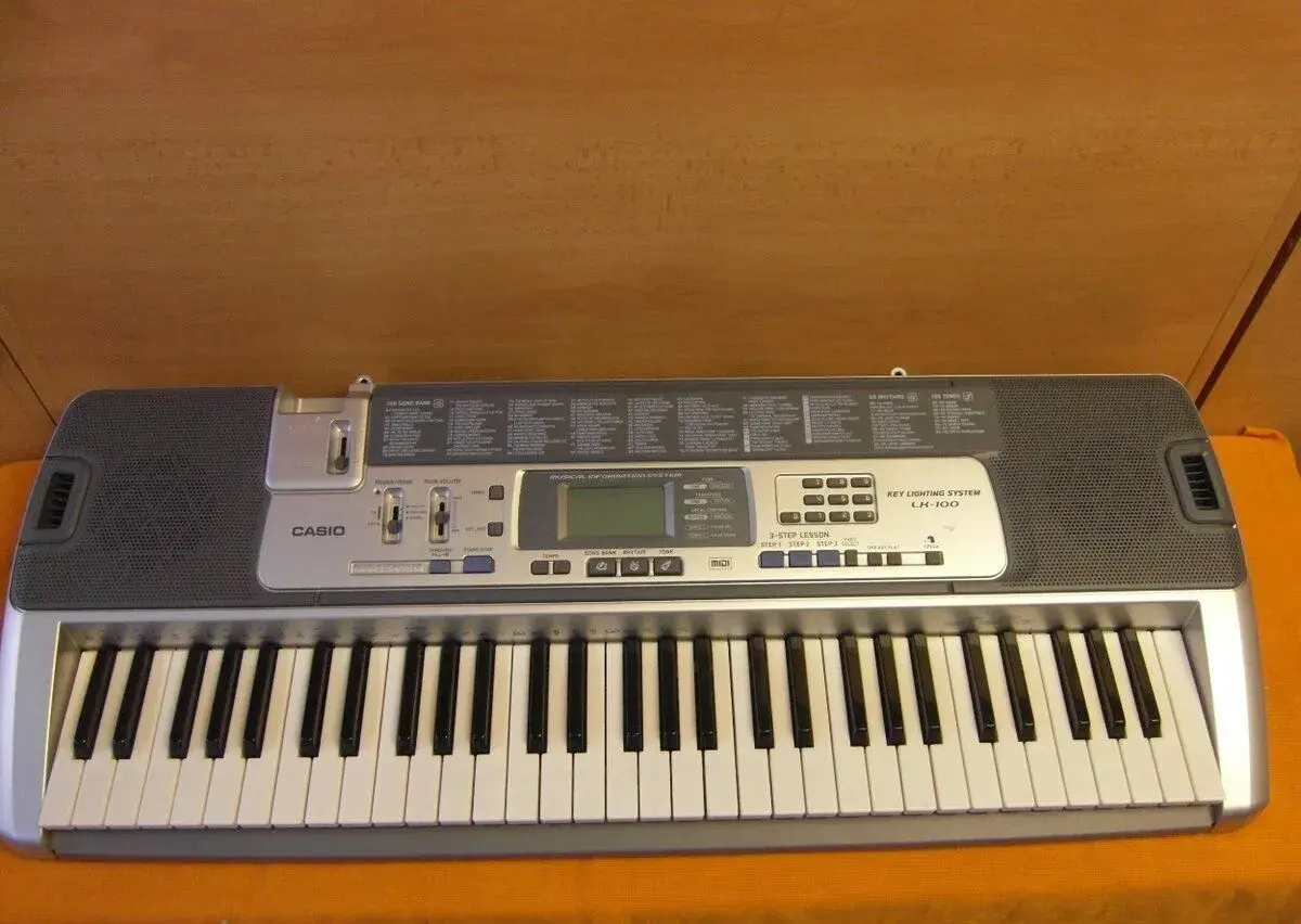 El.klávesy Casio LK 100. VÝBORNÝ STAV