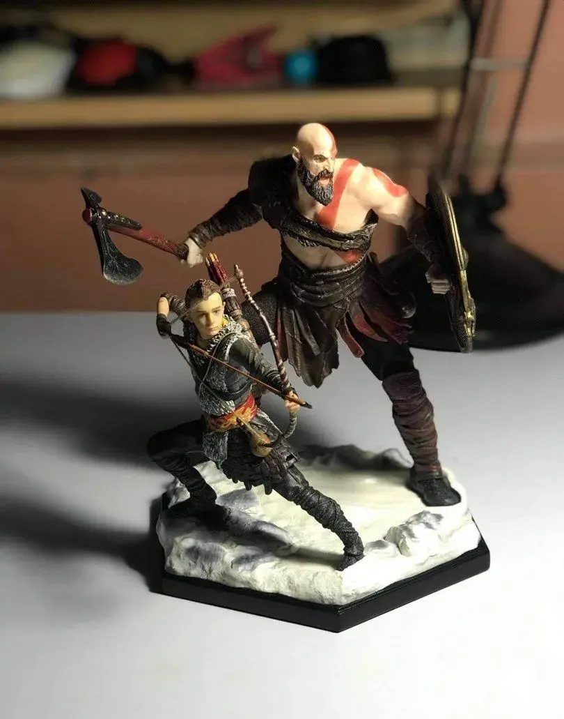 God of War Kratos a Atreus socha