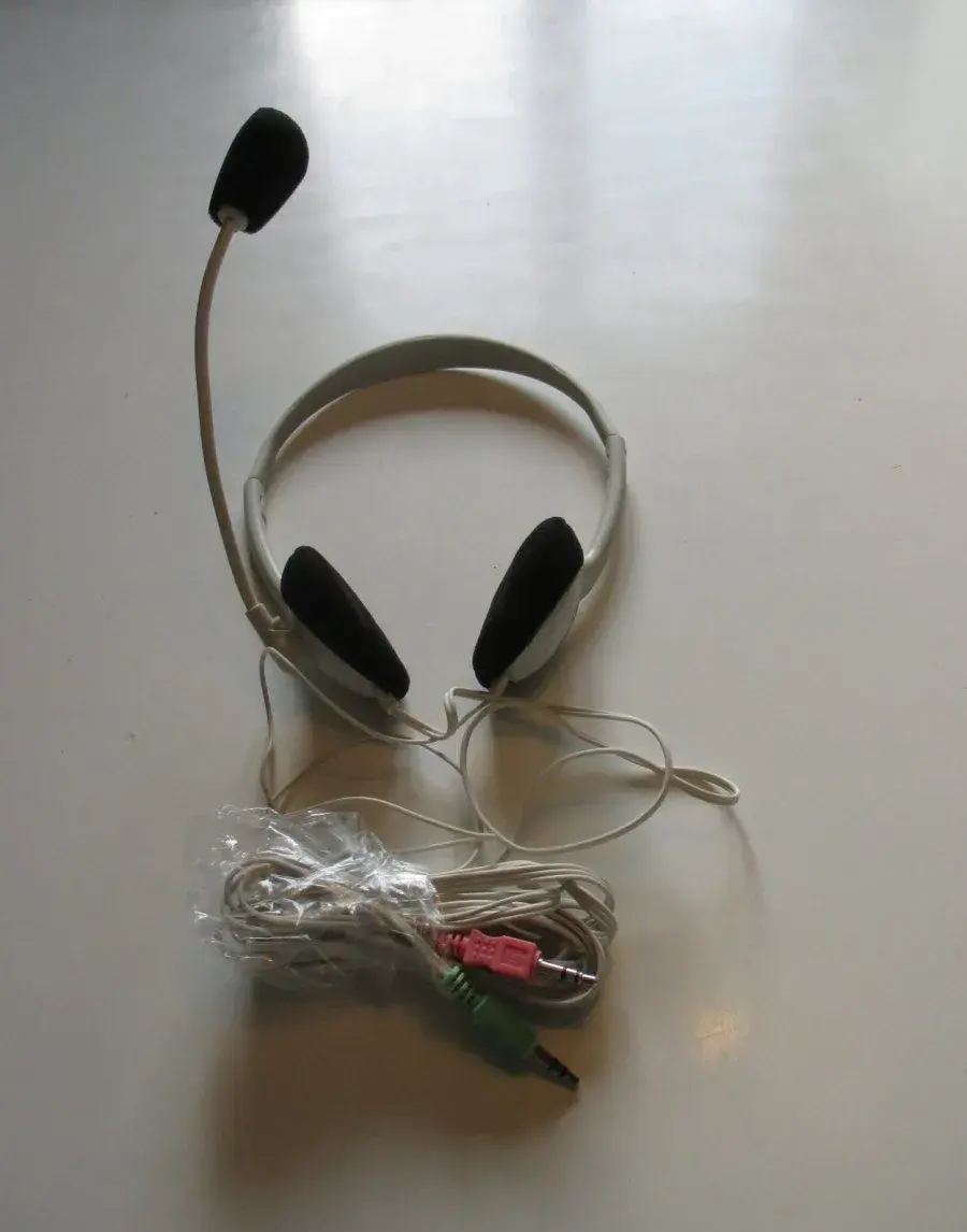 Hovorovú súpravu HP-1, stereo sluchátka s mikrofónom