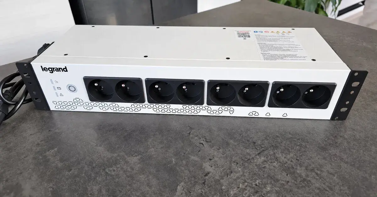 Legrand Keor UPS záložný zdroj do 19" racku-8x 230V zásuvka