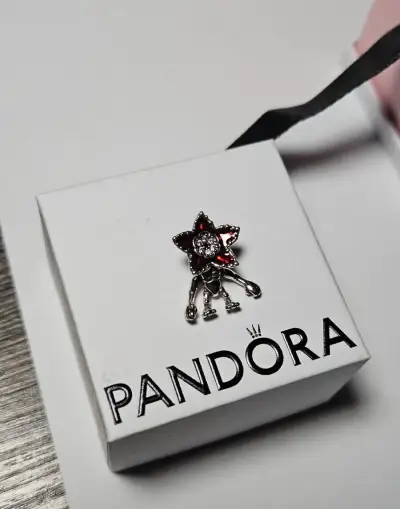 Pandora demogorgon prívesok