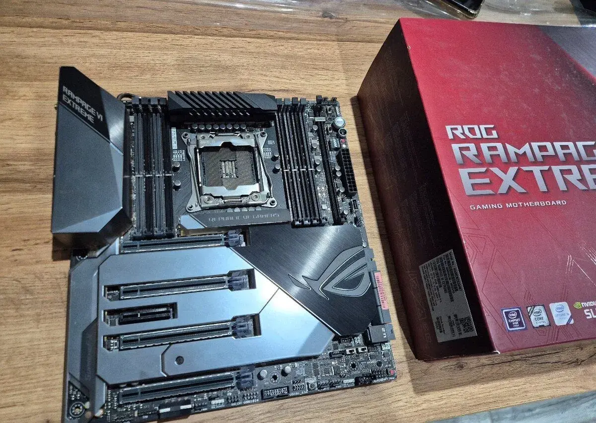 MB Intel 2066 ASUS Rampage VI Extreme