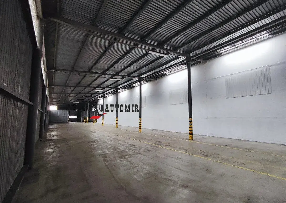 Sklad 600 m² pri D1, prístup 24/7, parkovanie