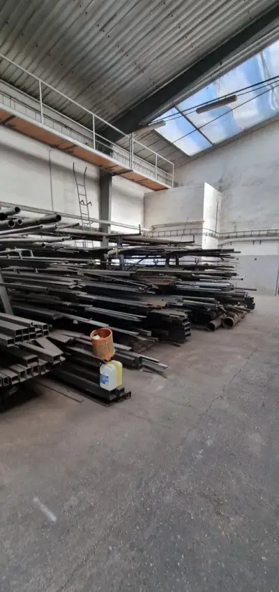 Kovový / železný materiál