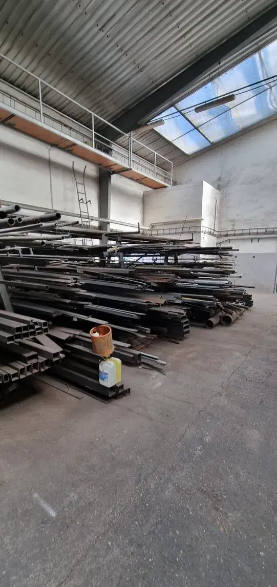 Kovový / železný materiál