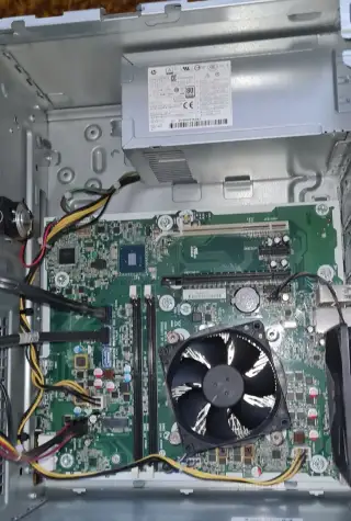 MB soc 1151 (35€)+CPU (1€)+chladič (1€)+skrina(1€)+zdroj 1€