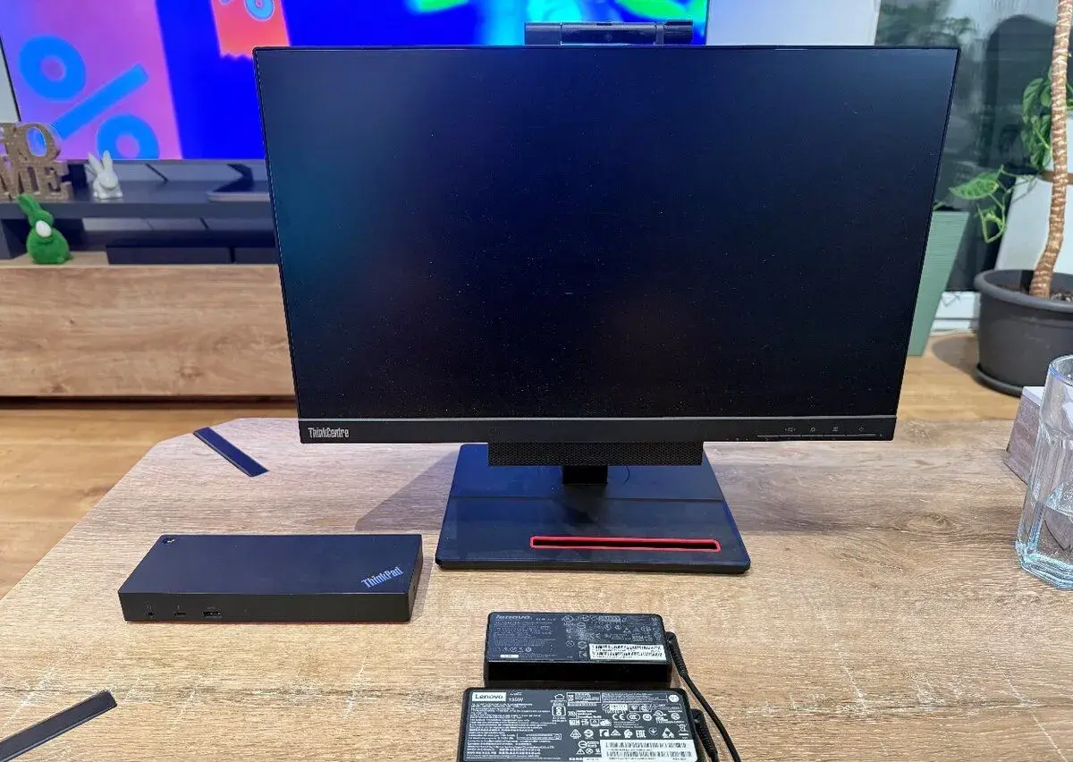 LENOVO ThinkCentre Tiny-in-One 22" Gen 4 A dock Lenovo