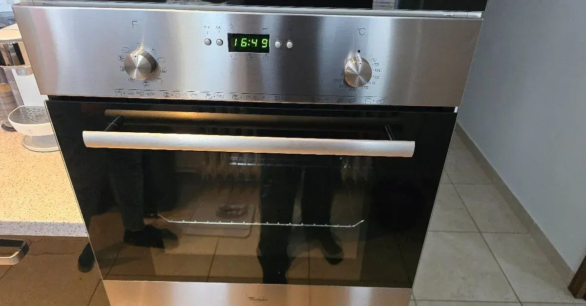 Vstavanu teplovzdušnu rúru Whirlpool AKP 244/IX