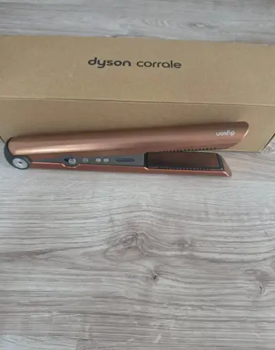Žehličku na vlasy DYSON CORRALE HS07 nepouzivaná