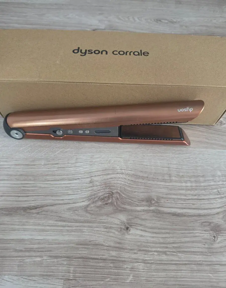 Žehličku na vlasy DYSON CORRALE HS07 nepouzivaná