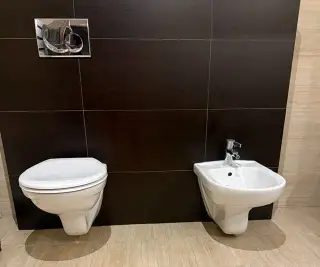 WC misa a bidet JIKA + Hansgrohe bidetová batéria