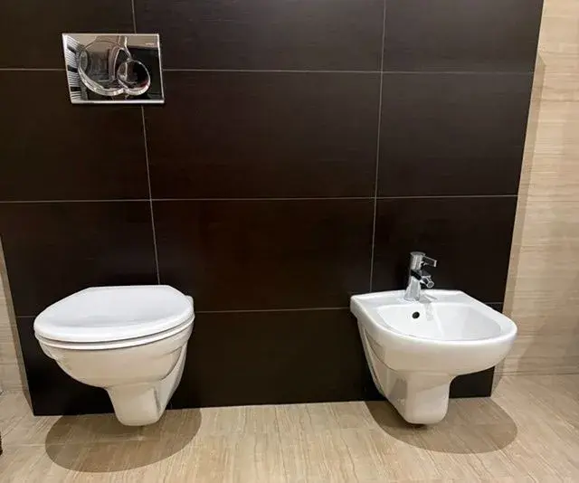 WC misa a bidet JIKA + Hansgrohe bidetová batéria