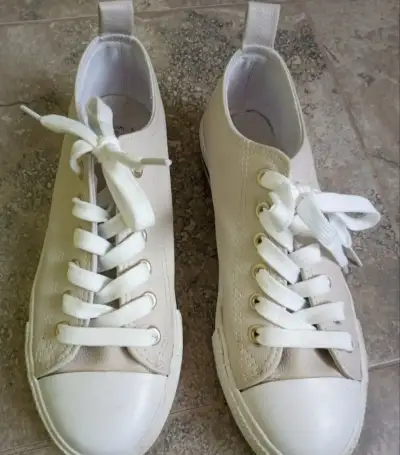 Tenisky veľ.37, VD 23cm.