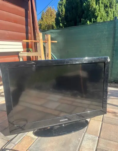Samsung 32” LED TV
