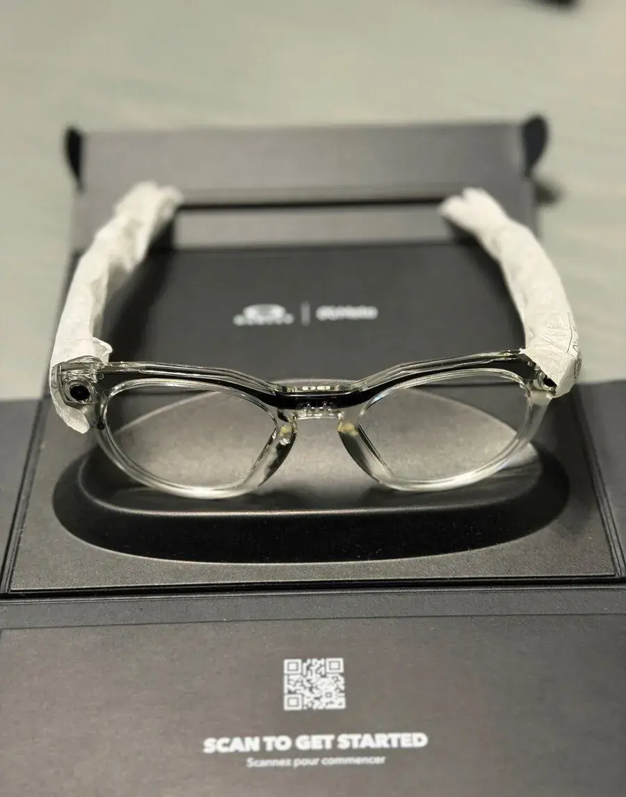 Oakley Meta HSTN Smart Glasses, Clear / Clear to Grey Transi