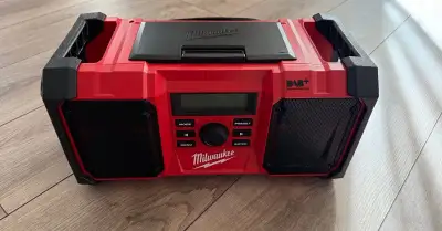 Rádio Milwaukke M18JSRDAB