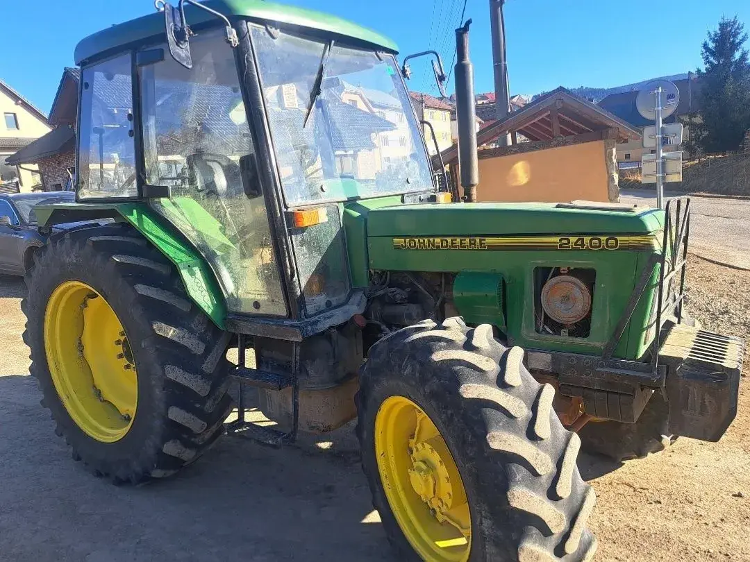 Rozpredam traktor Zetor 7340-John deere 2400
