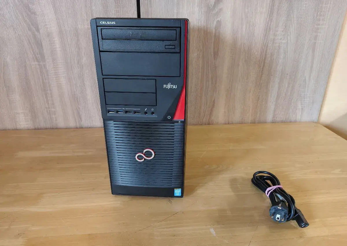 Pracovná stanica Fujitsu Celsius W530 - Xeon E3-1245 v3