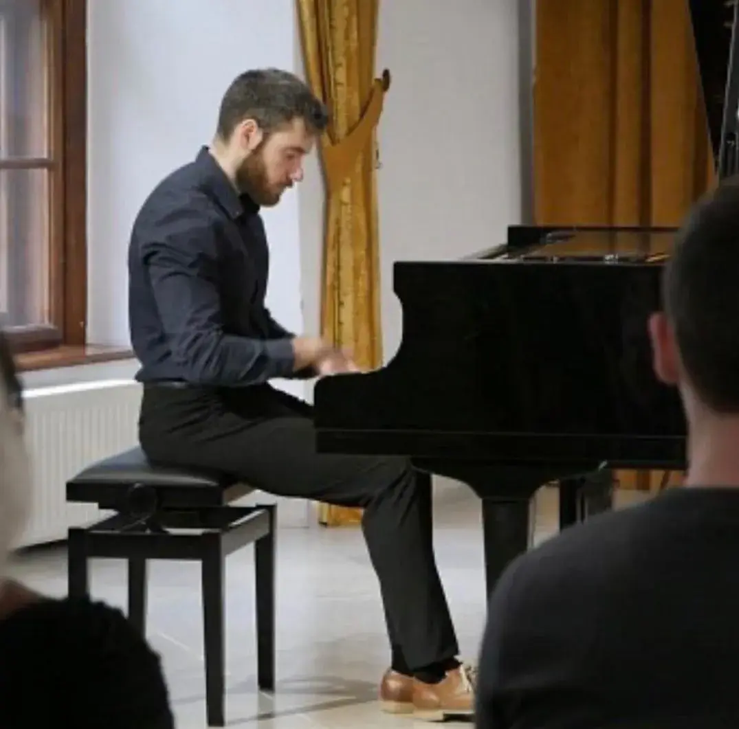 Učiteľ - klavír - Milan Jurík