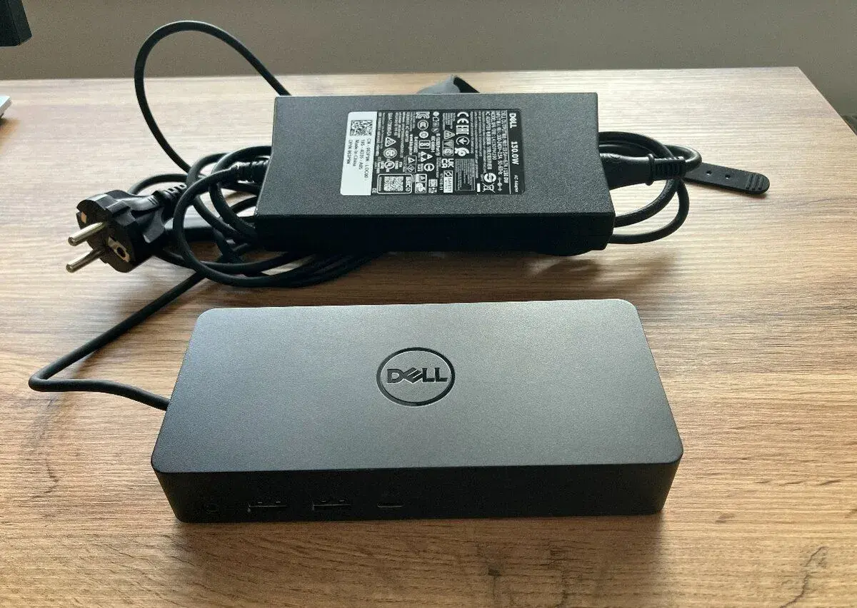 Dokovaciu stanicu Dell D6000 + originálny napájací ad