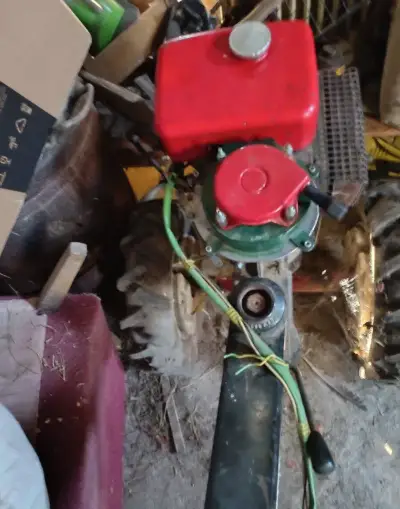 Malotraktor tera