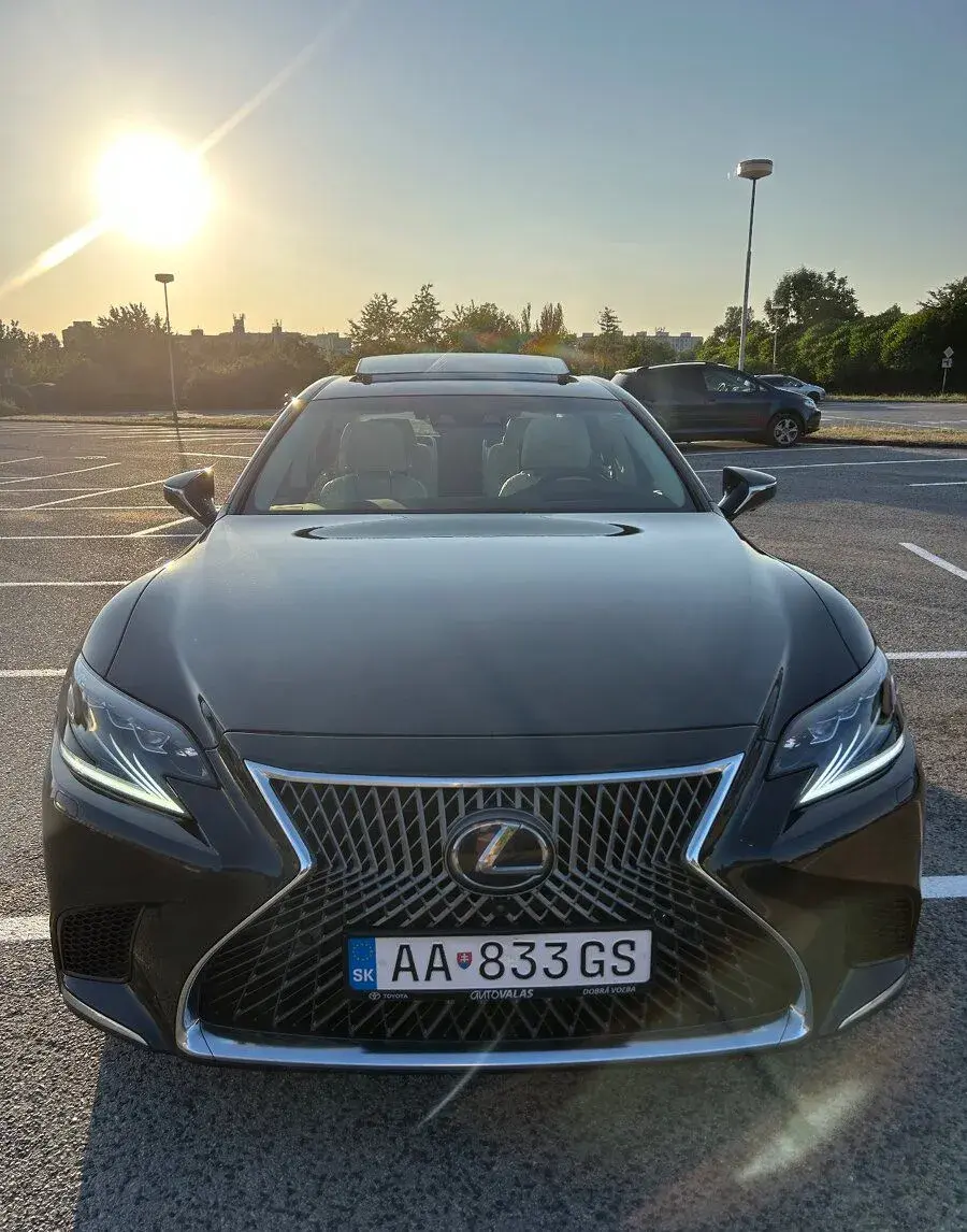 Lexus LS