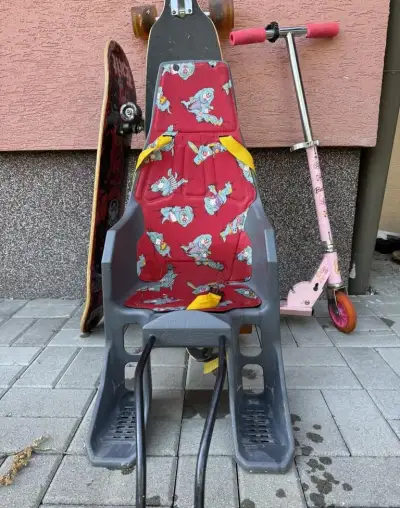 Detskú sedačku na bicykel.