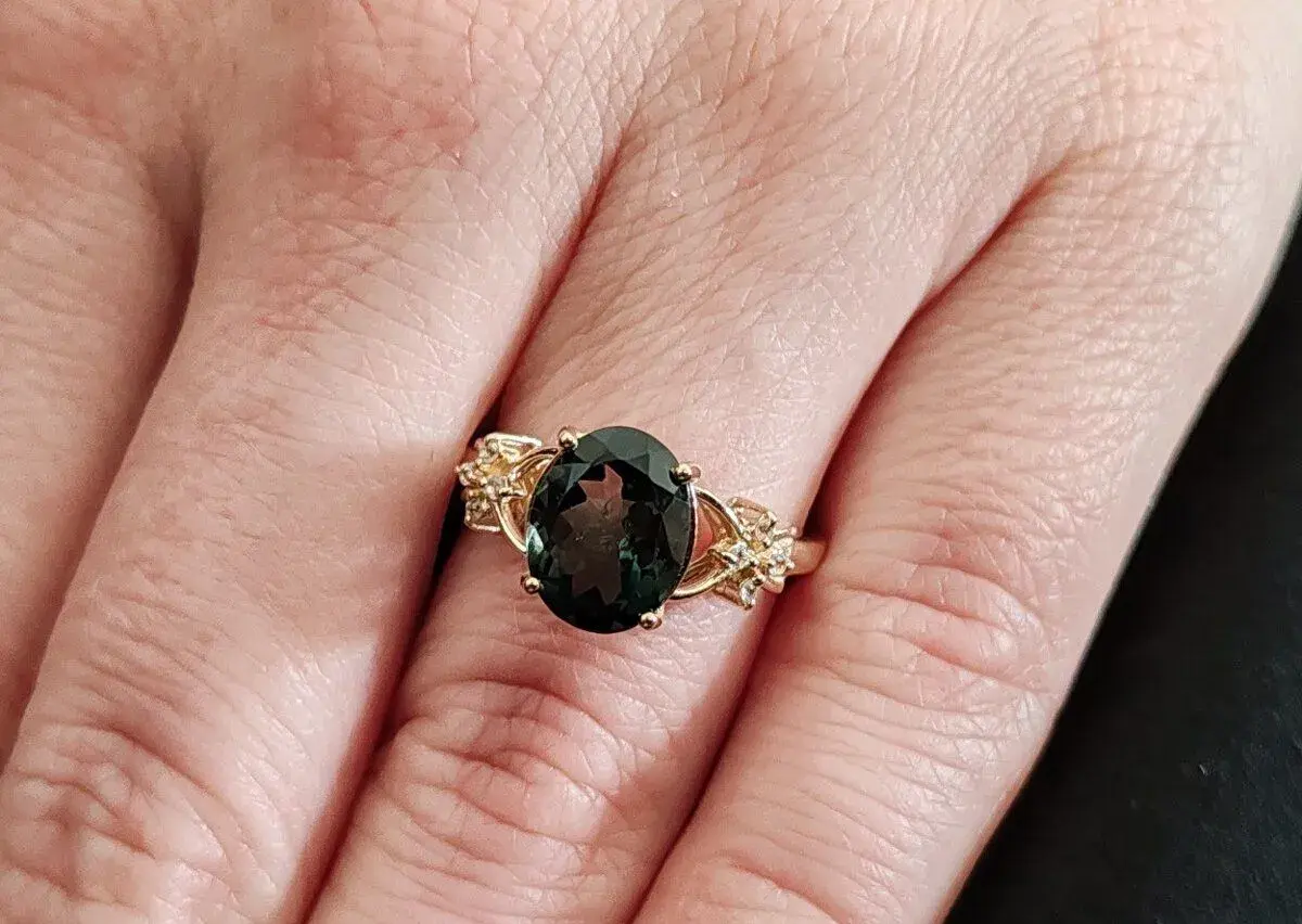 Prsteň 14ct žlté zlato, sivý turmalín 2,64ct a zafíry, IGI