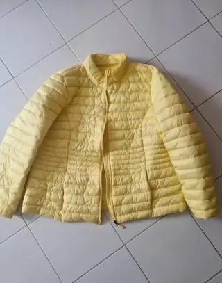 Presivana zlta bunda Essentials v. 48