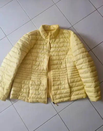 Presivana zlta bunda Essentials v. 48