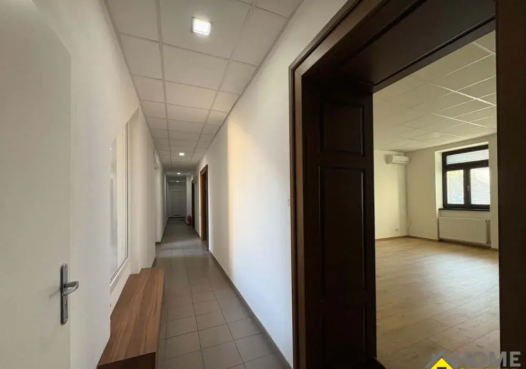 NA PRENÁJOM kancelársky priestor / 30 m²/ v centre mesta s