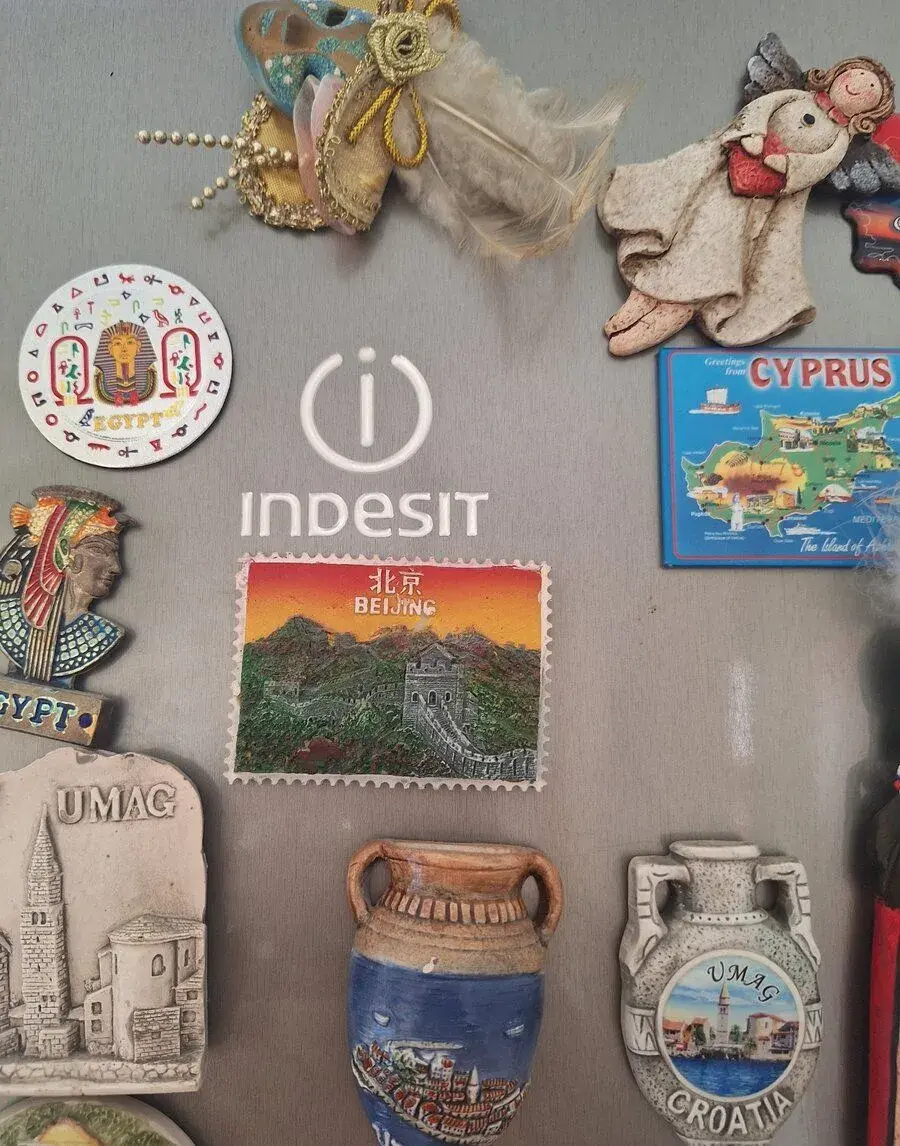 Chladničku INDESIT