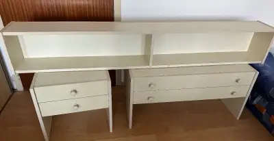 Sada bielych skriniek