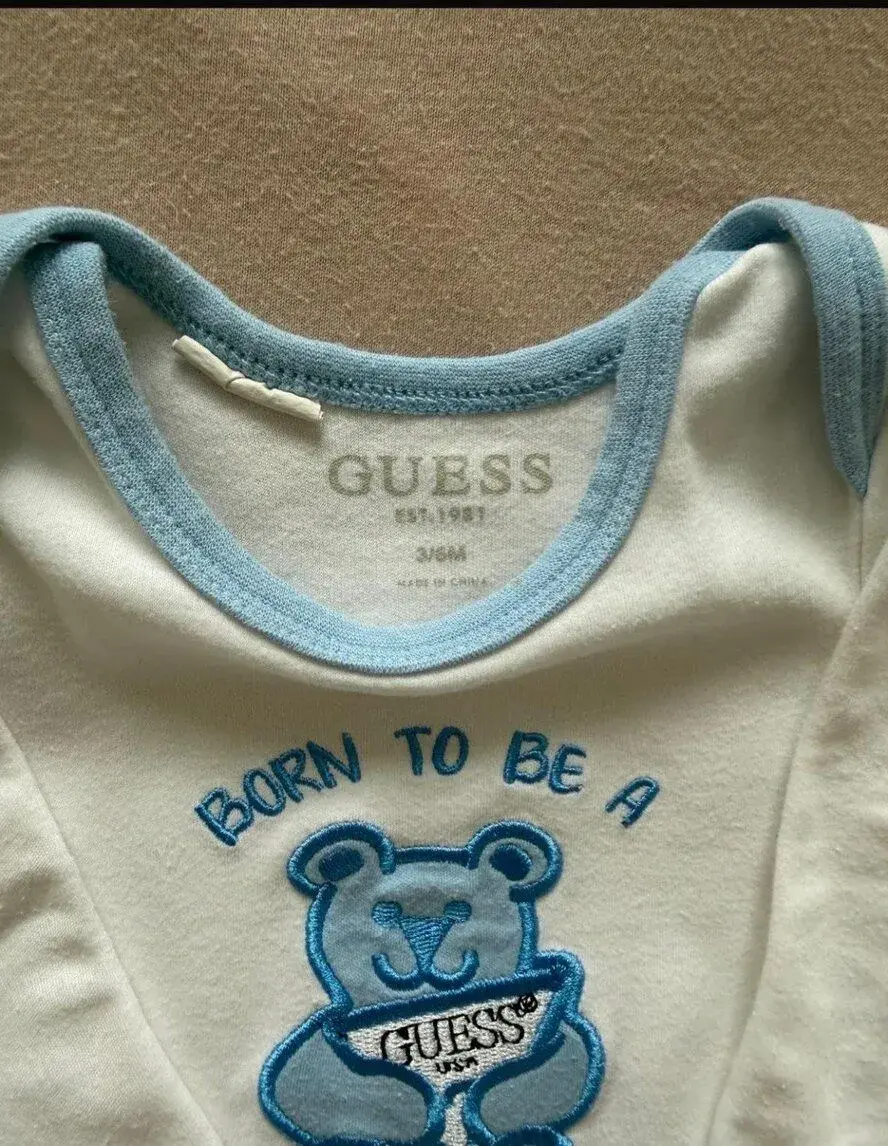 3× body GUESS s dlhým rukávom 🧸 | 25€ za balíček