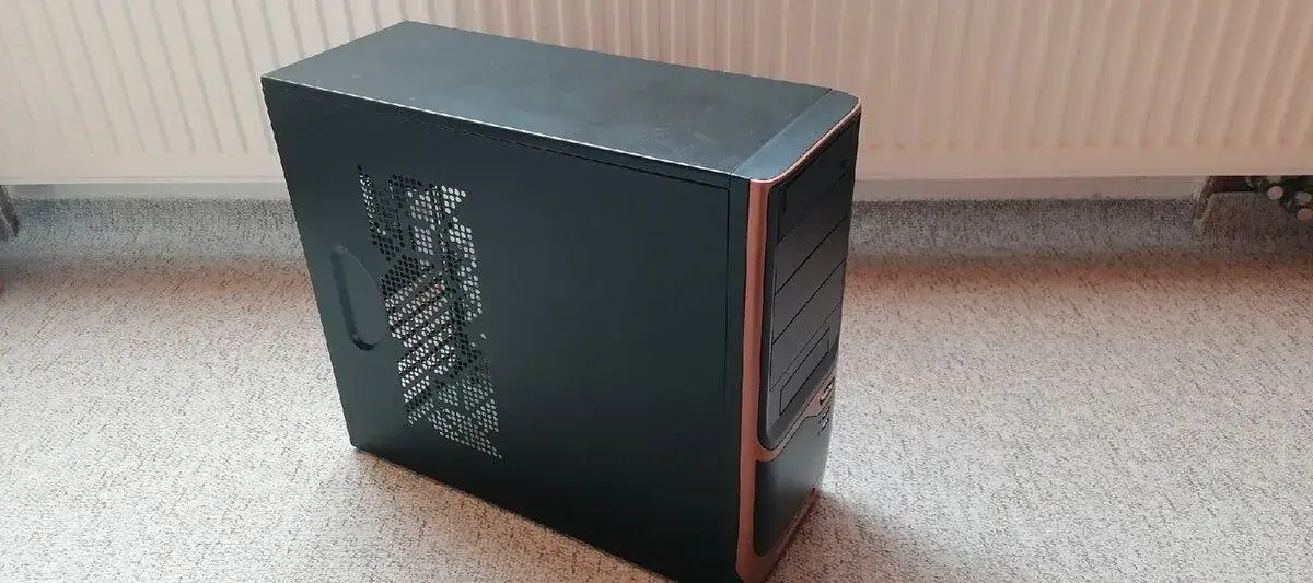 PC skrinka HAL3000 Platinum + zdroj 450W + DVD