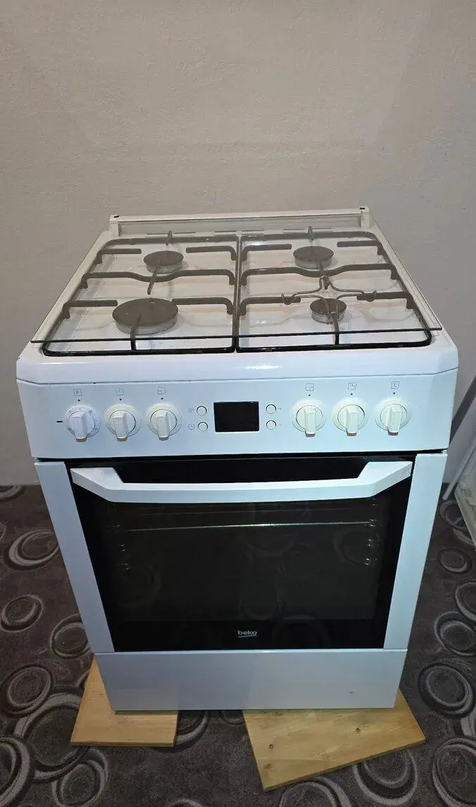 Sporák Beko CSM 62320 DW - plyn+elektrická rúra 72 l, biely