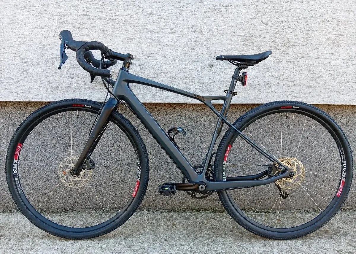 Gravelový bicykel GT Grade Carbon Elite 28"