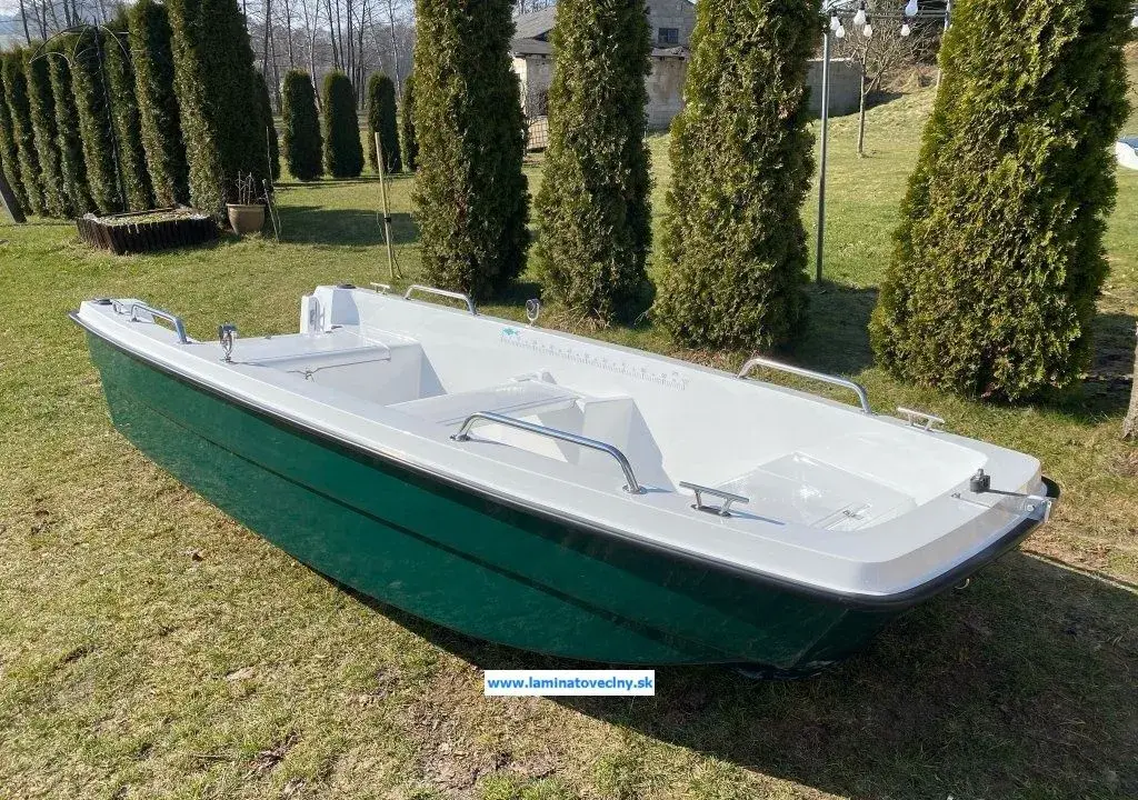 Čln Trimaran 370