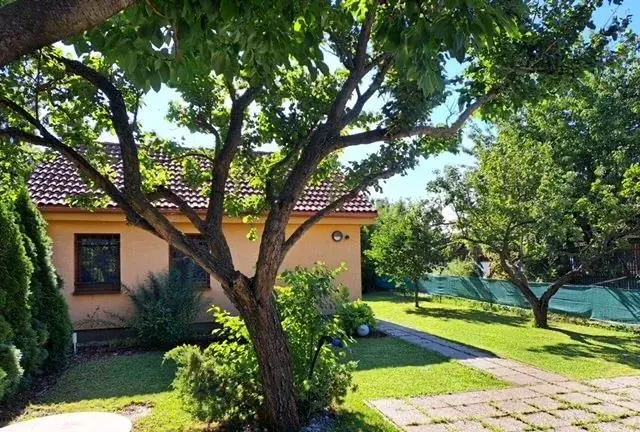 Zlaté piesky, Mokráň záhon, veľká osada, 5 min. od jazera