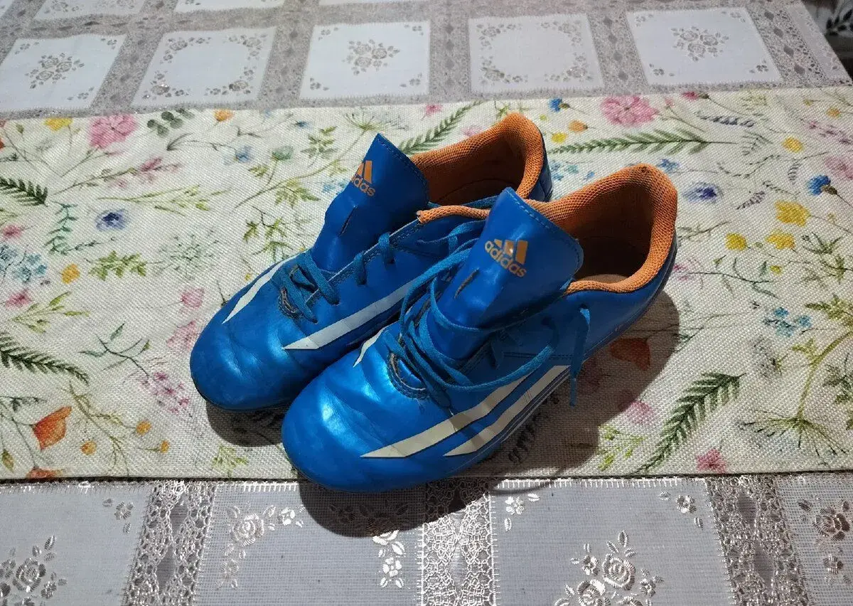 Chlapčenské kopačky Adidas 36