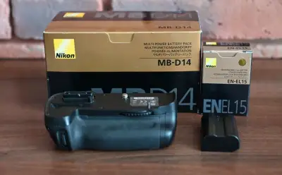 Nikon MB-D14 + Nikon EN-EL15