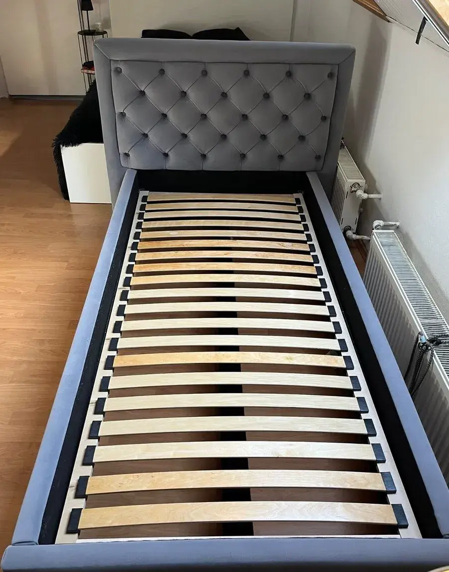 Čalúnená posteľ Valerie 90x200 + matrac a rošt