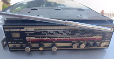 Tesla 2101 BV československý autorádio-prijímač