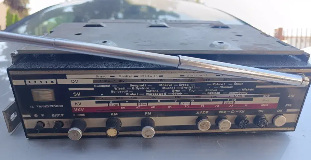 Tesla 2101 BV československý autorádio-prijímač
